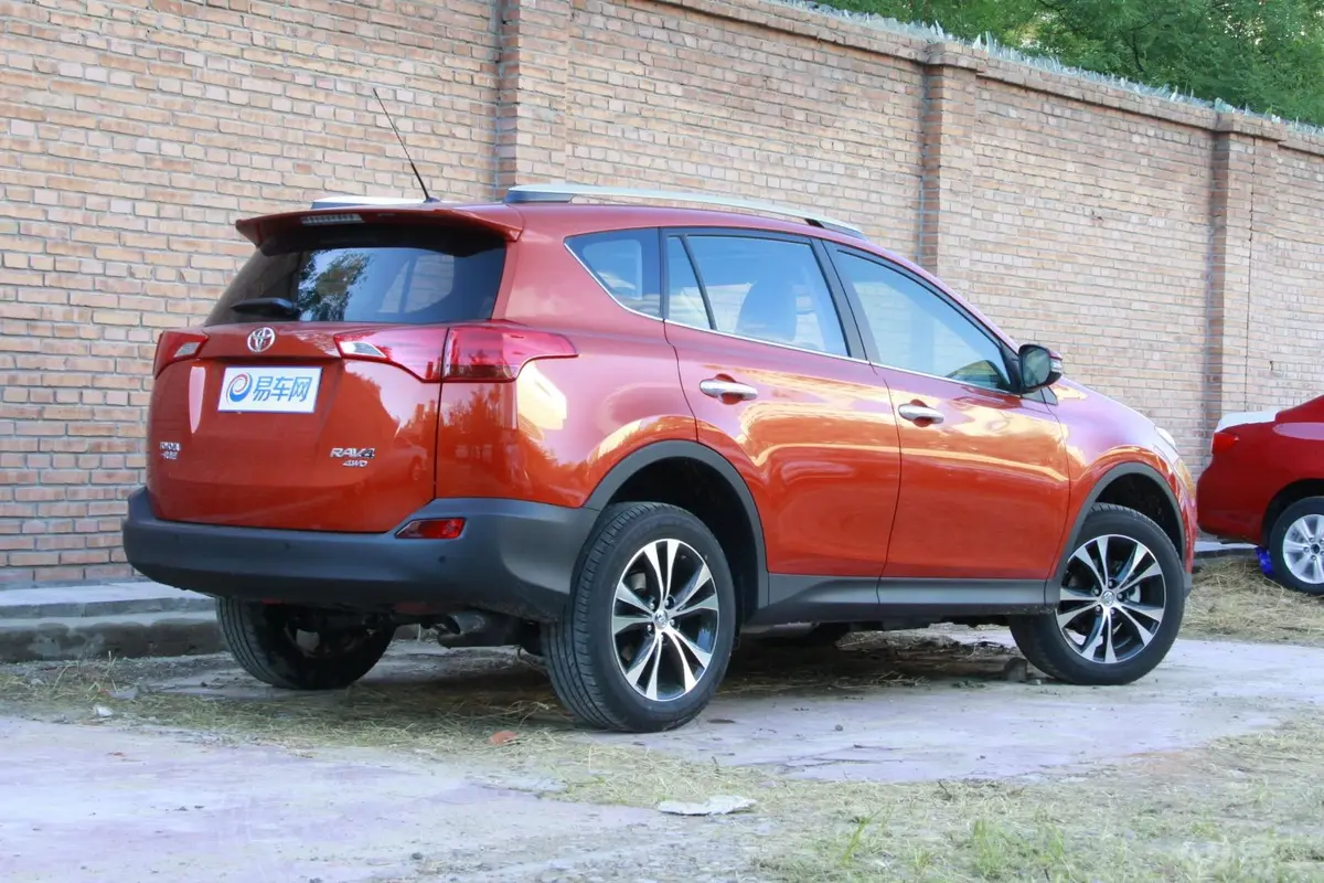 RAV4荣放2.5L 手自一体 豪华版侧后45度车头向右水平