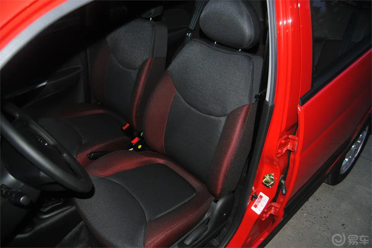 乐驰1.2L 手动 优越型驾驶员座椅