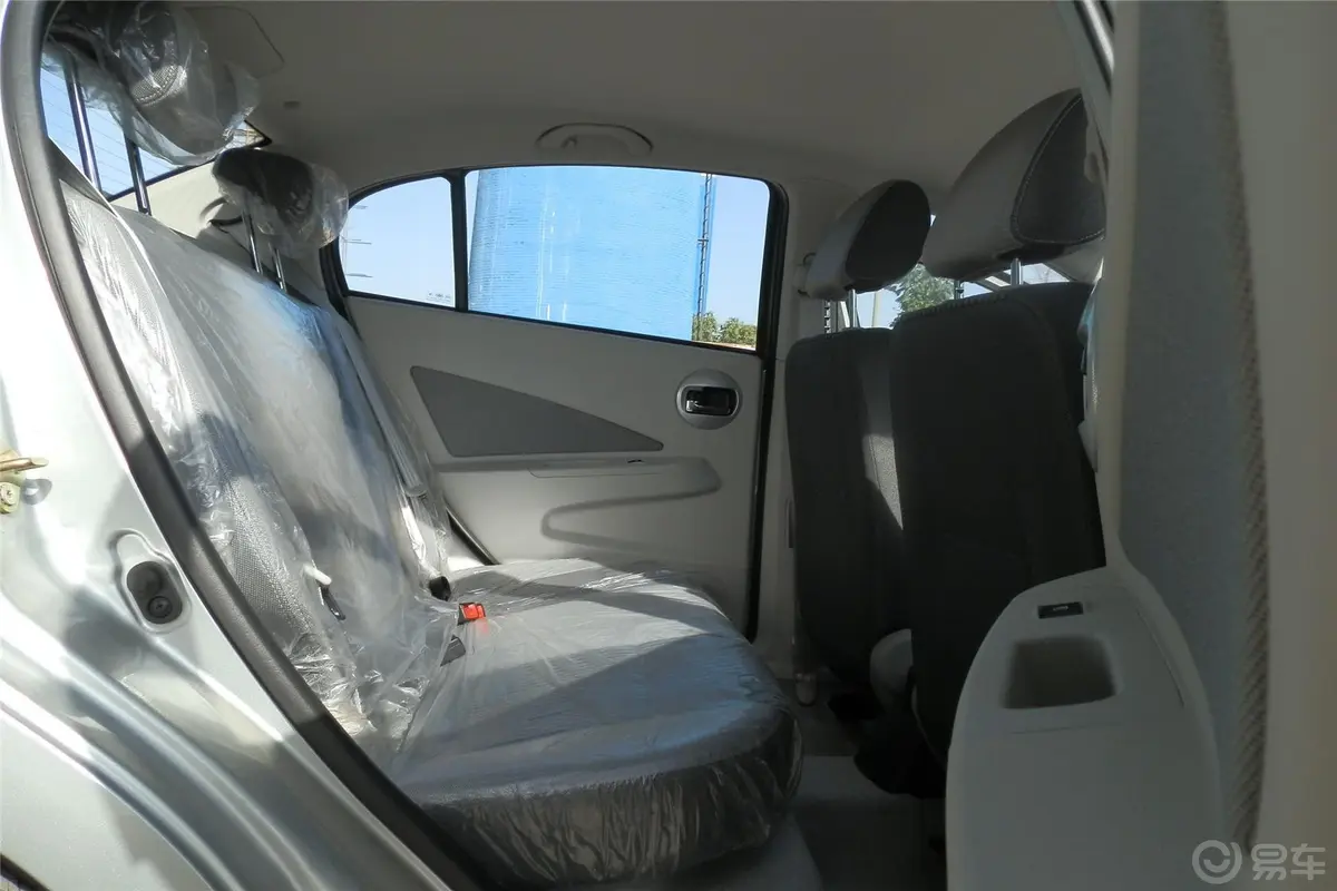 欧朗三厢 1.5L 自动 舒适型后排座椅