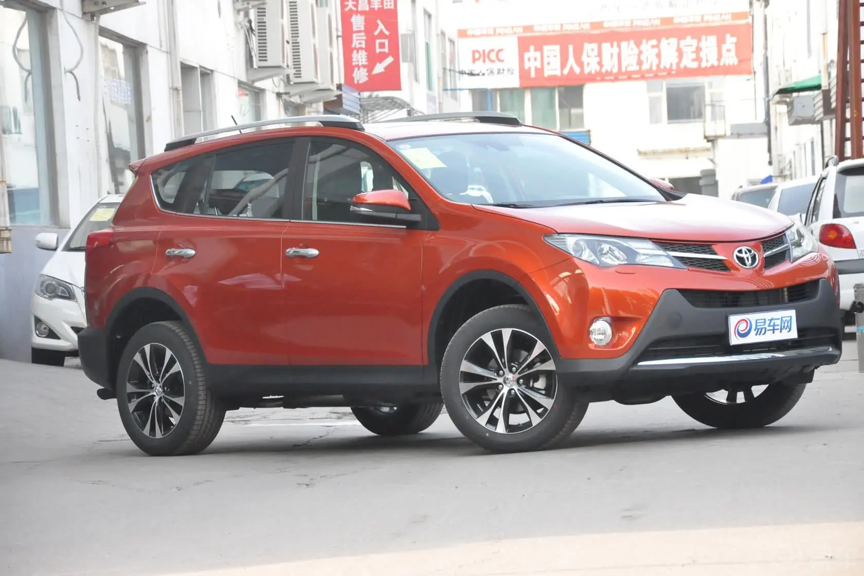 RAV4荣放2.5L 手自一体 尊贵版侧前45度车头向右水平