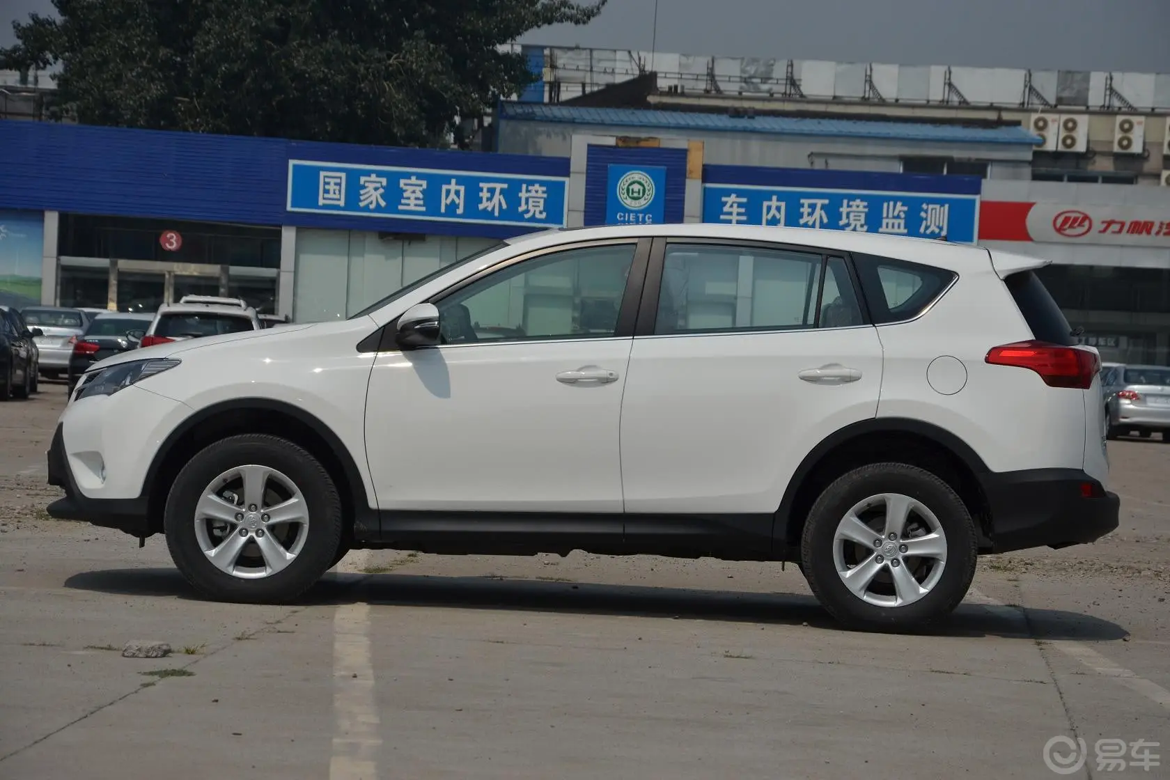 RAV4荣放2.0L CVT 风尚版正侧车头向左水平