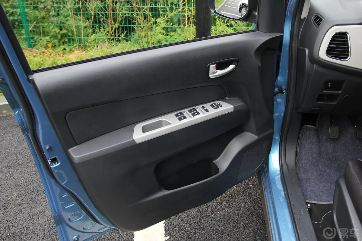 欧力威1.4L 手动 劲享版驾驶员侧车门内门板
