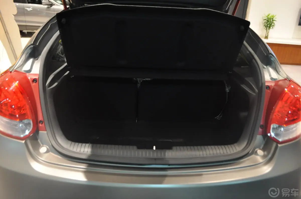 Veloster飞思1.6T 自动 豪华版行李箱空间