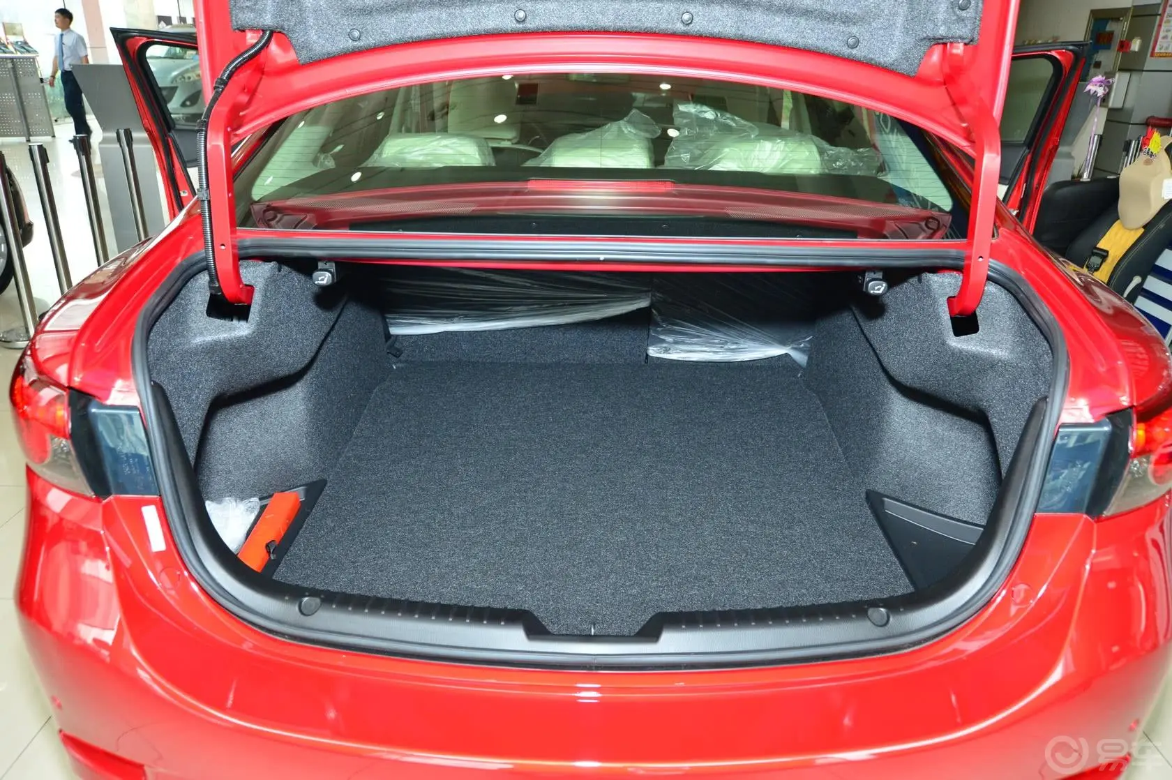 马自达6(进口)2.0L 自动 基本型行李箱空间
