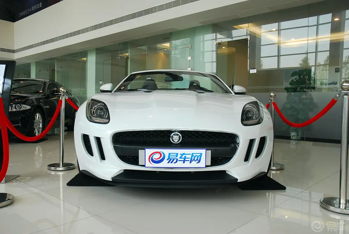 捷豹F-TYPE3.0T V6正前水平