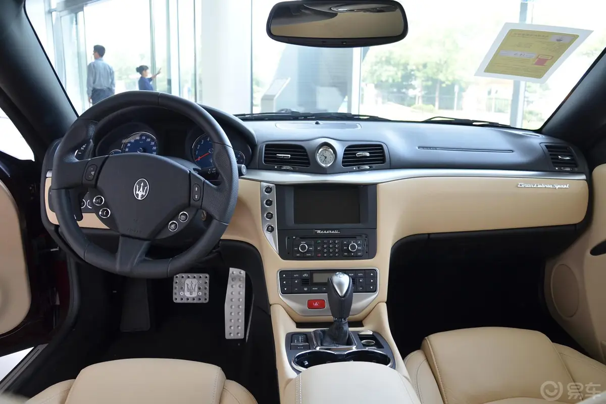 GranCabrio4.7L Sport内饰全景正拍