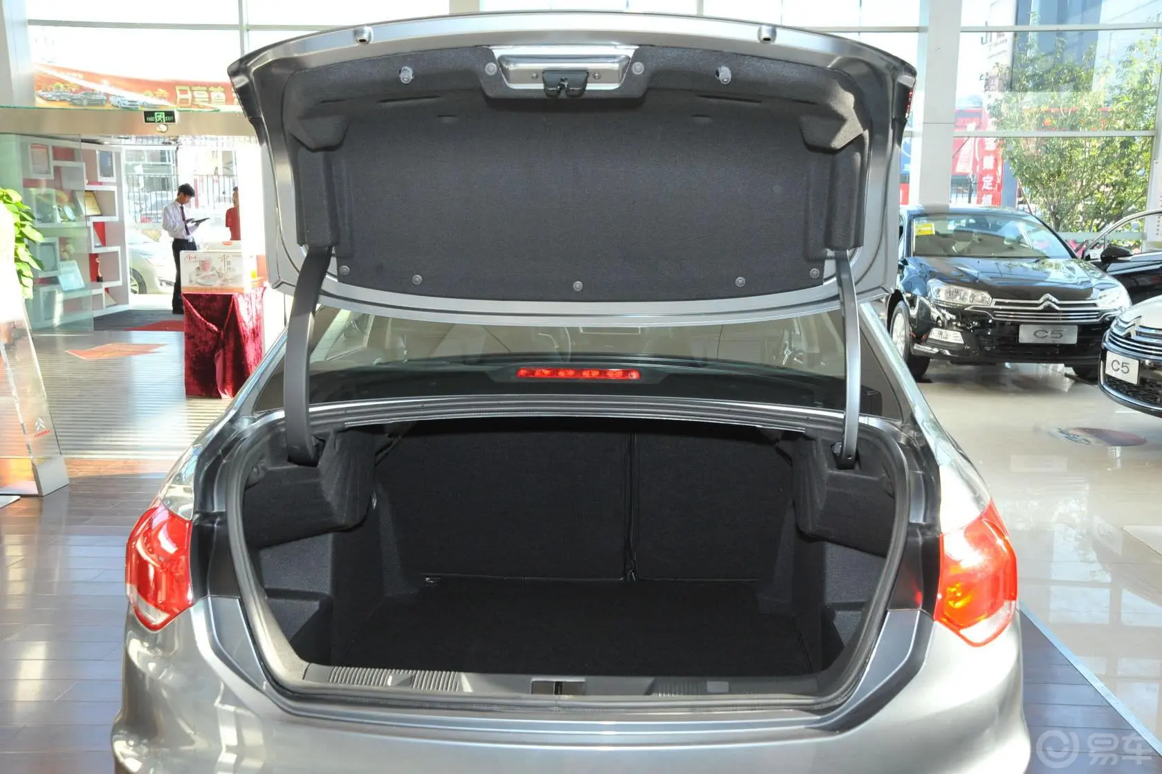 雪铁龙C4L1.8L 自动 劲享版行李箱空间