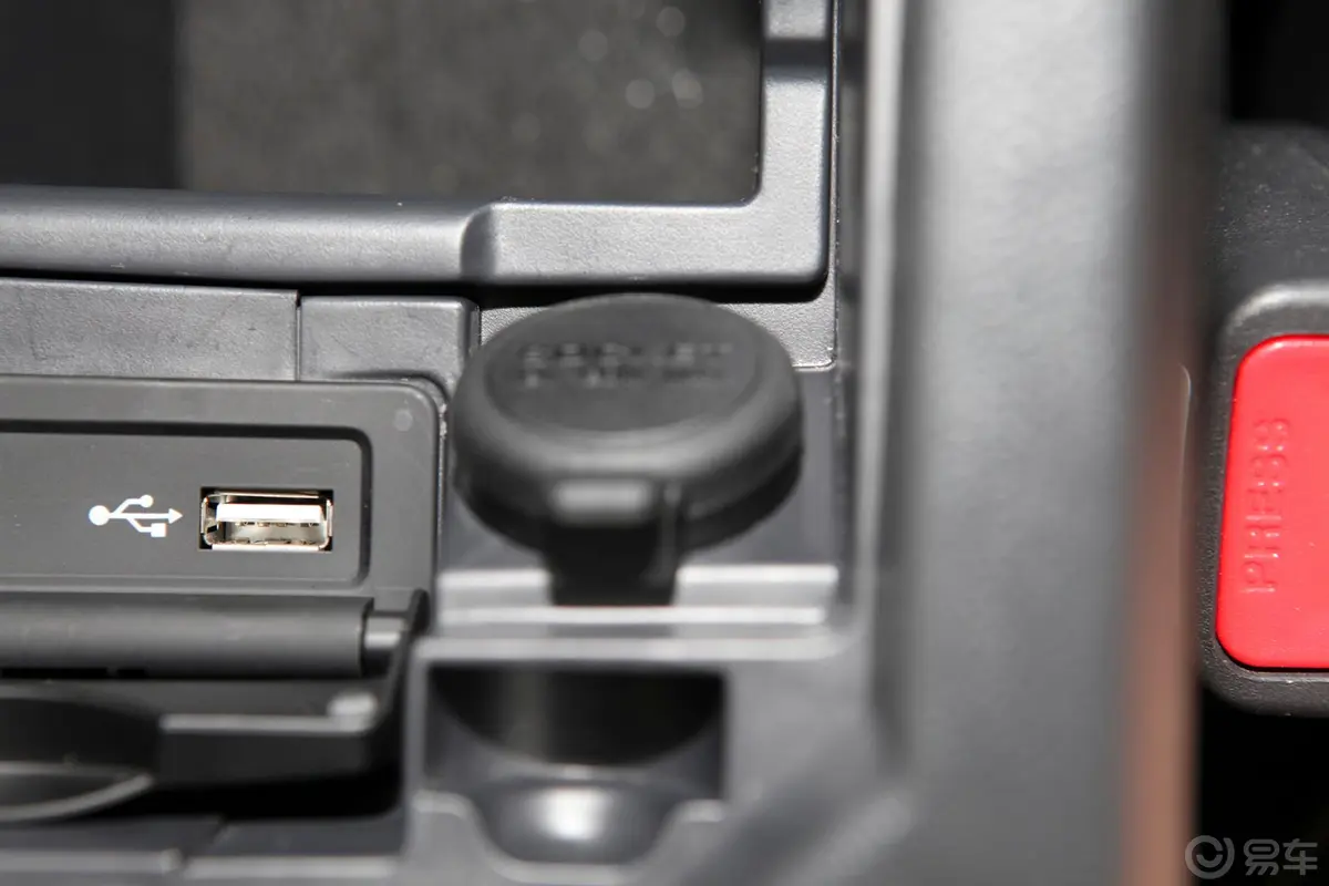 科雷傲(进口)2.5L 四驱 舒适版USB接口