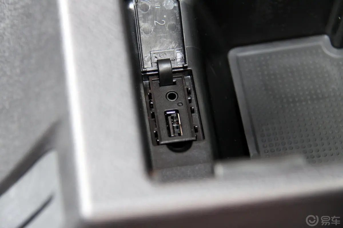 哈弗H5经典智尊版 2.0T 手动 四驱 进取型USB接口