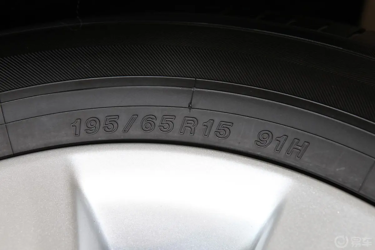 卡罗拉1.6L GL至酷版 4AT轮胎规格