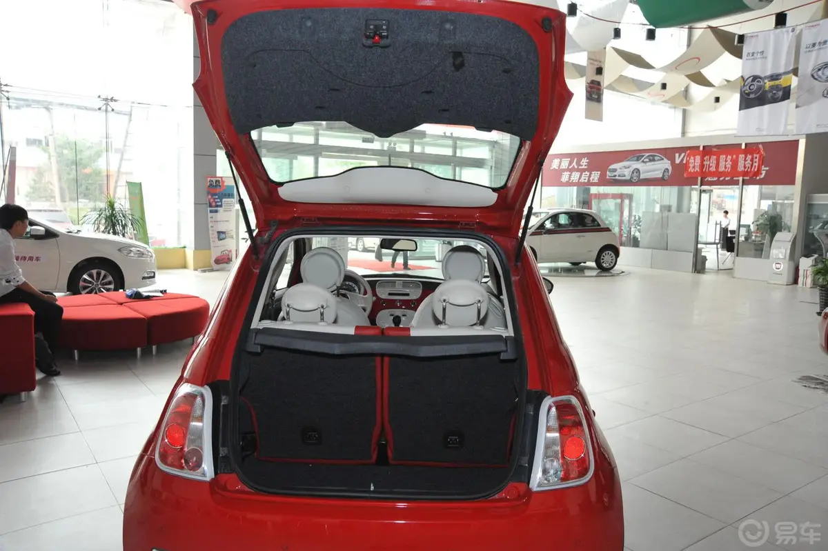 菲亚特5001.4L 手自一体 尊享敞篷版行李箱空间