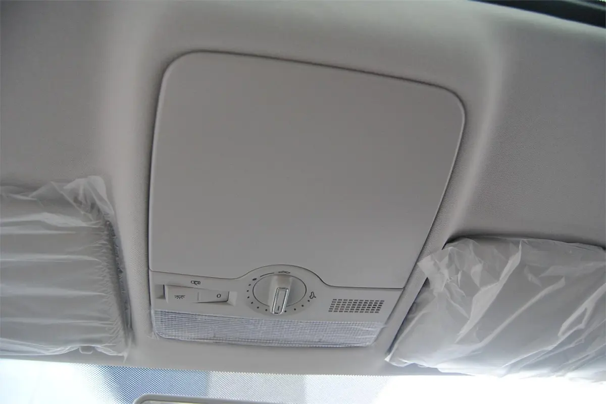 宝来1.6L 手动 舒适型前排车顶中央控制区