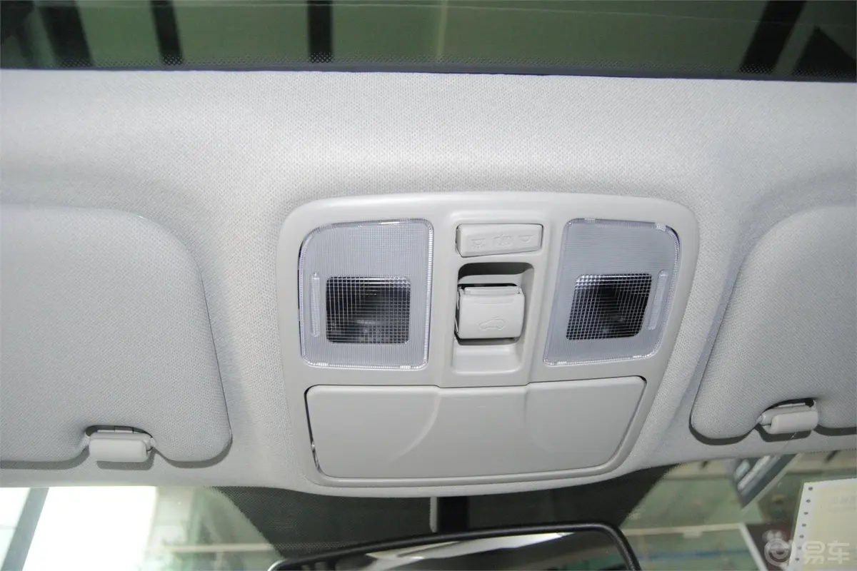 现代ix352.0L GLS 自动 两驱 智能版 国IV前排车顶中央控制区