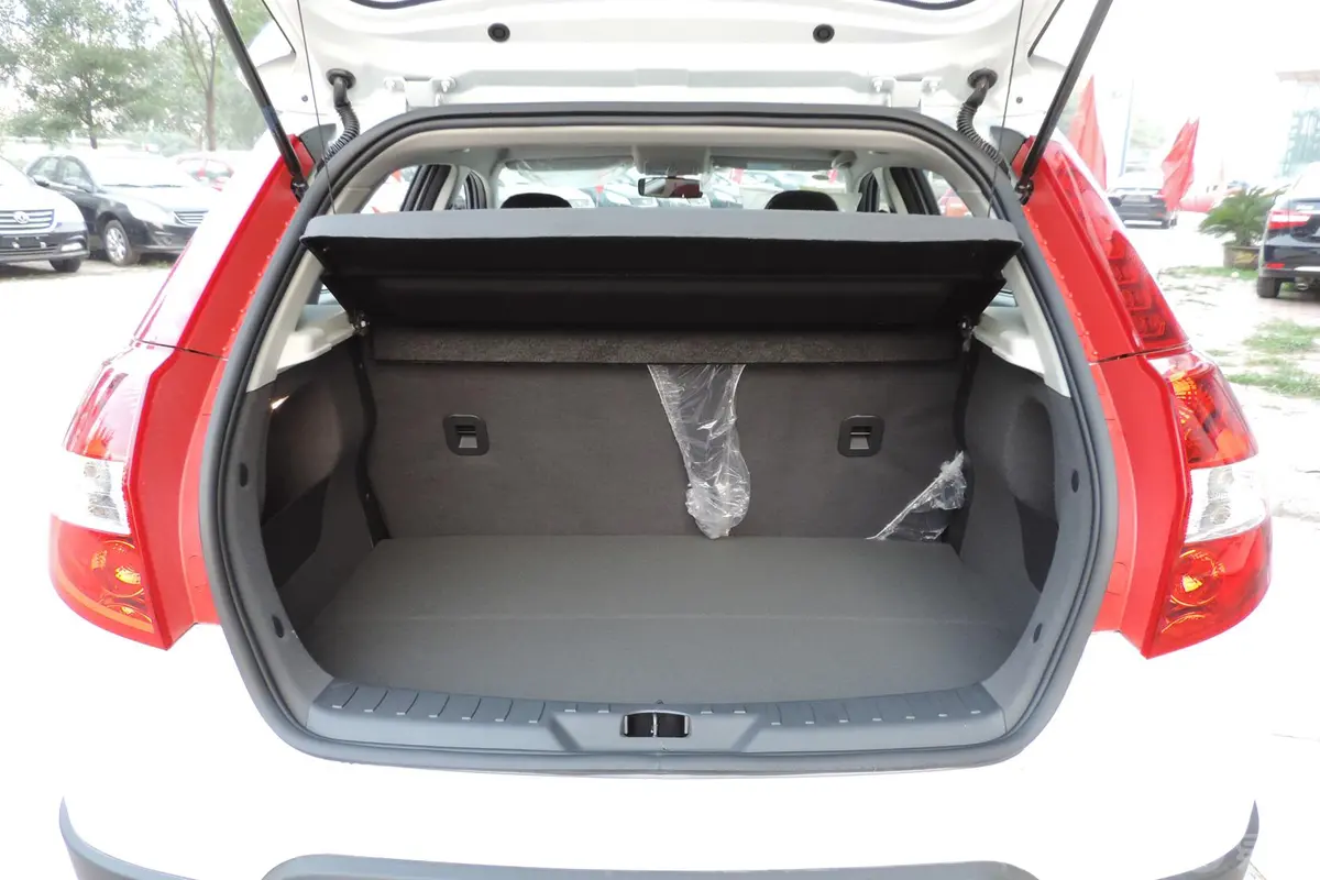 风神H30Cross 1.5L 自动 尊尚型行李箱空间