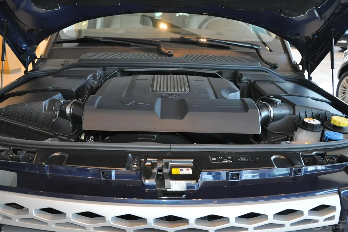 发现第四代 5.0 V8 SE 汽油版发动机