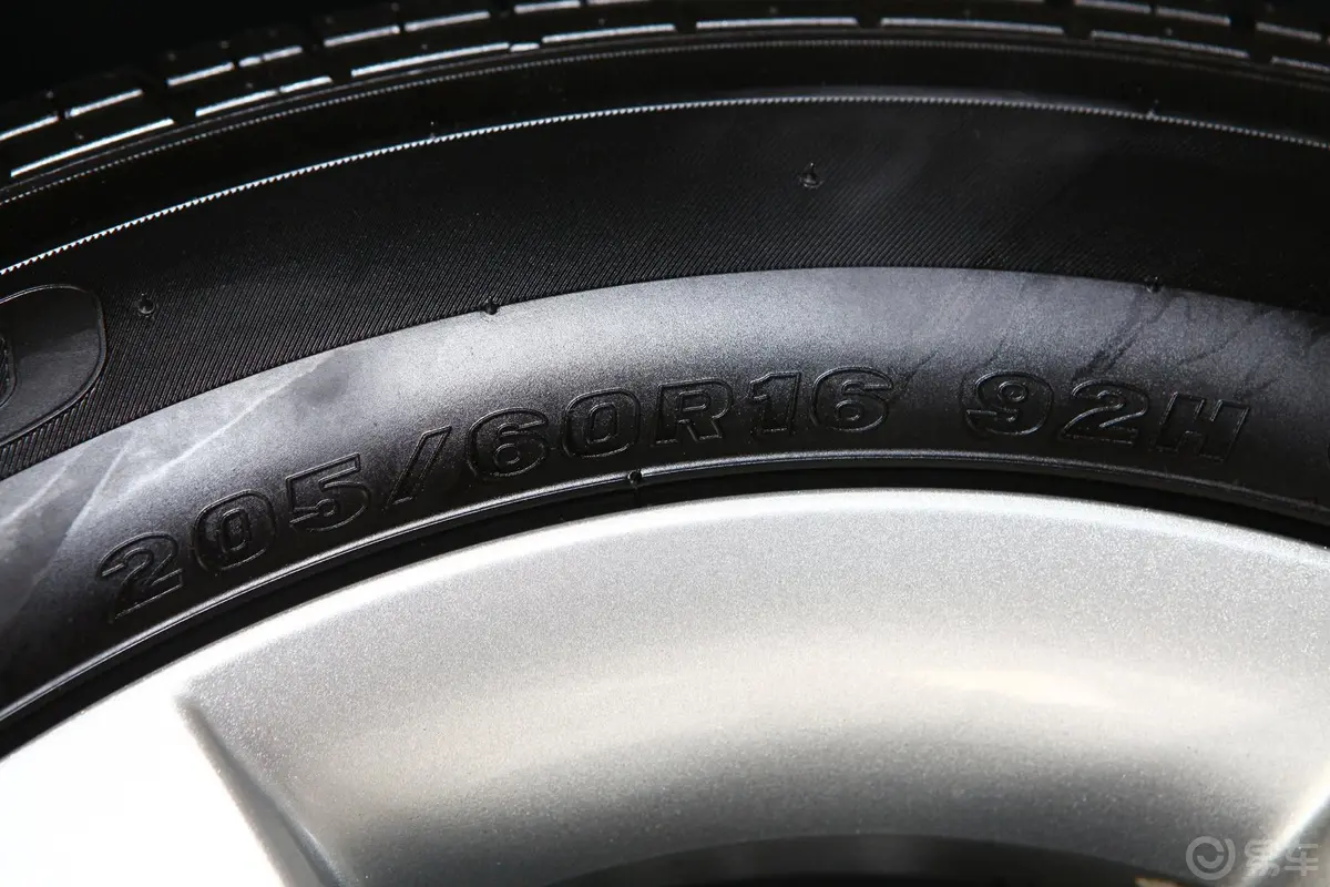 科鲁兹1.8L SE AT轮胎规格