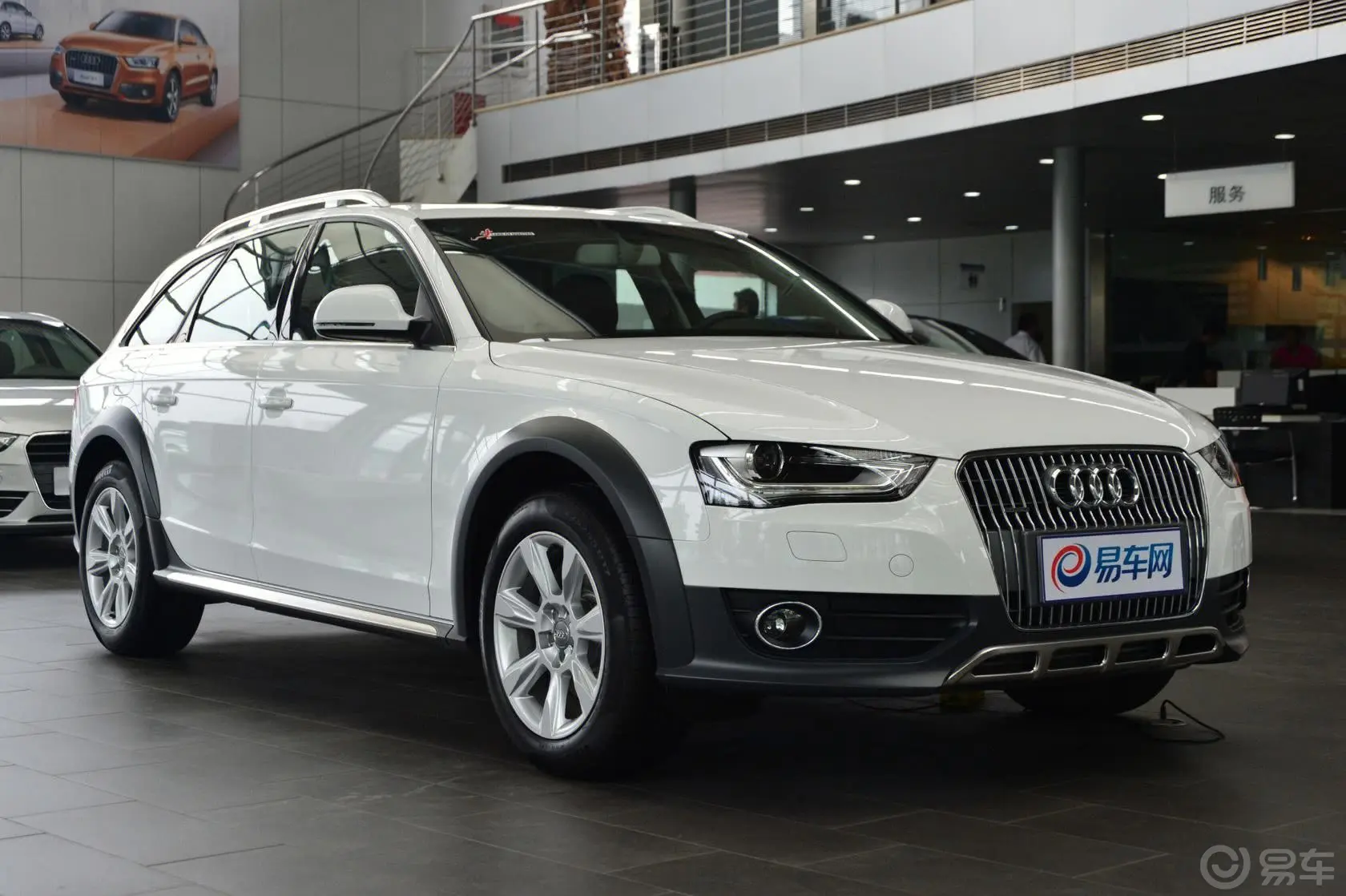 奥迪A4(进口)40TFSI allroad quattro 舒适型侧前45度车头向右水平