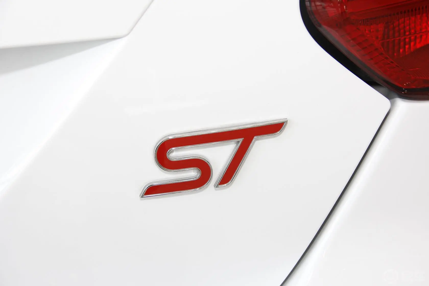 福克斯(进口)ST 2.0T 手动 标准版尾标