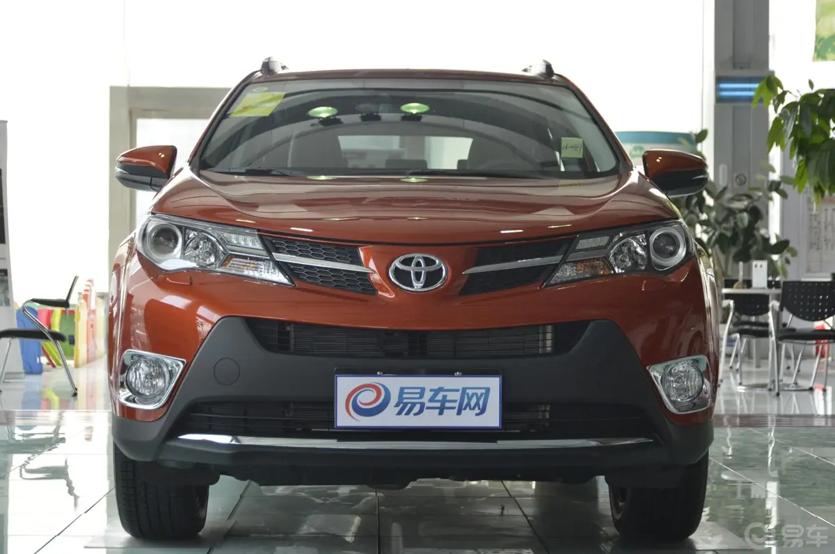 RAV4荣放2.5L 手自一体 尊贵版正前水平