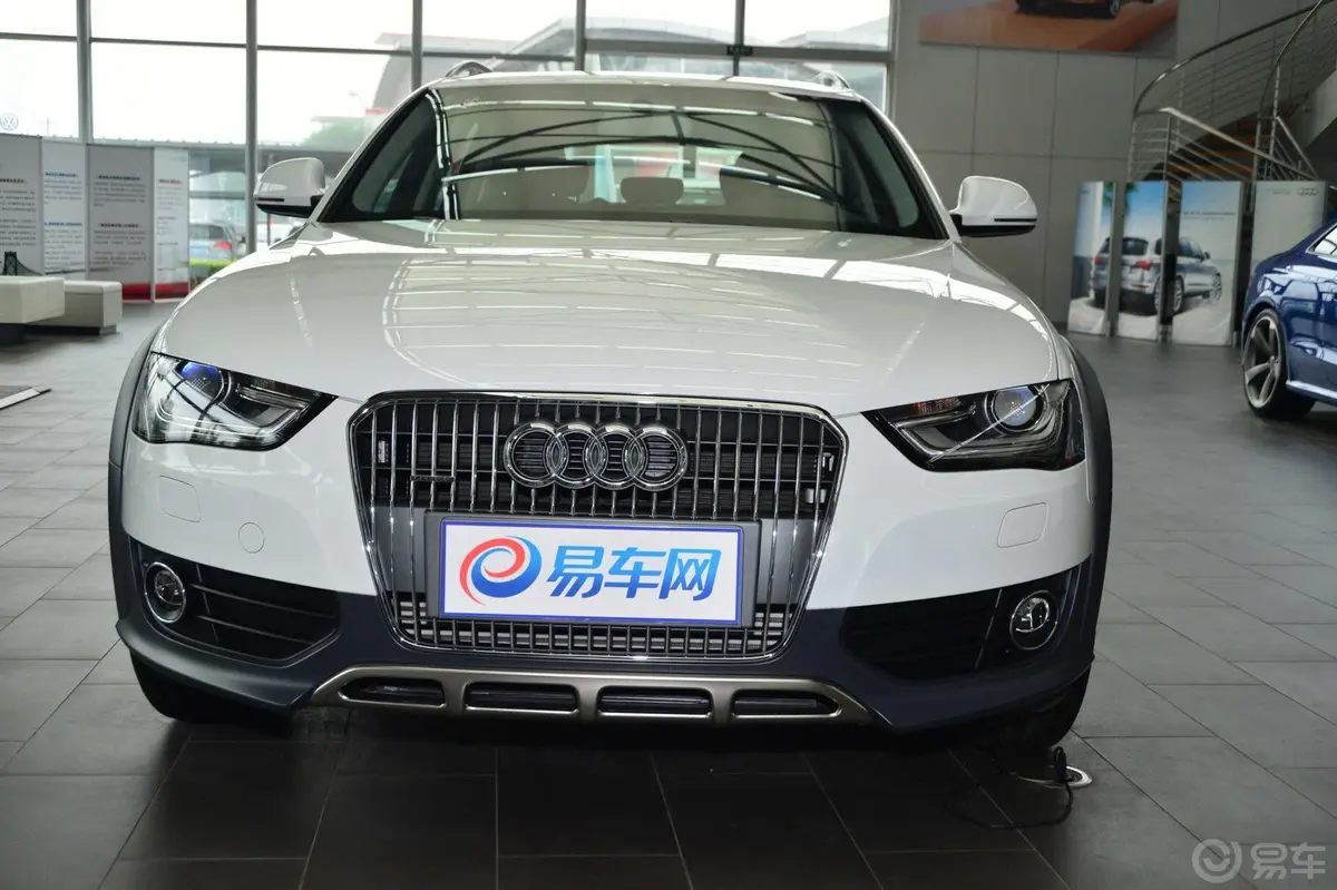 奥迪A4(进口)40TFSI allroad quattro 豪华型正前水平