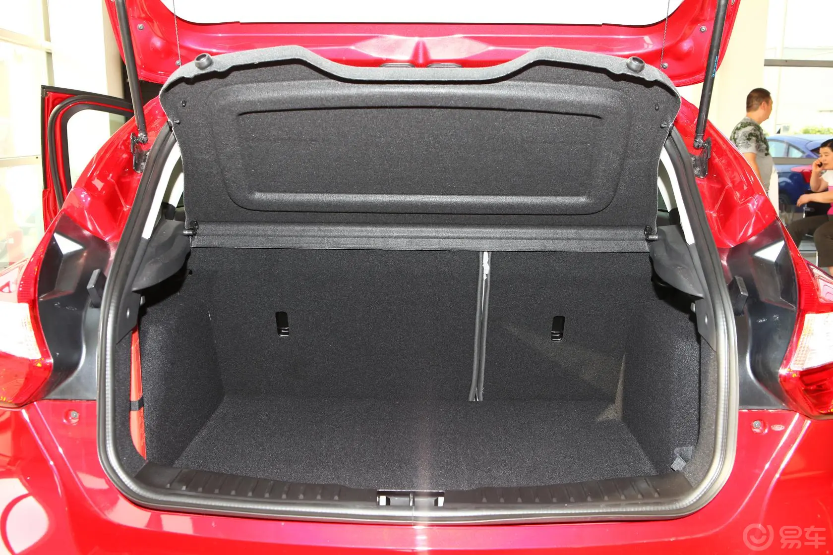 福克斯两厢 1.6L 手动 风尚型行李箱空间