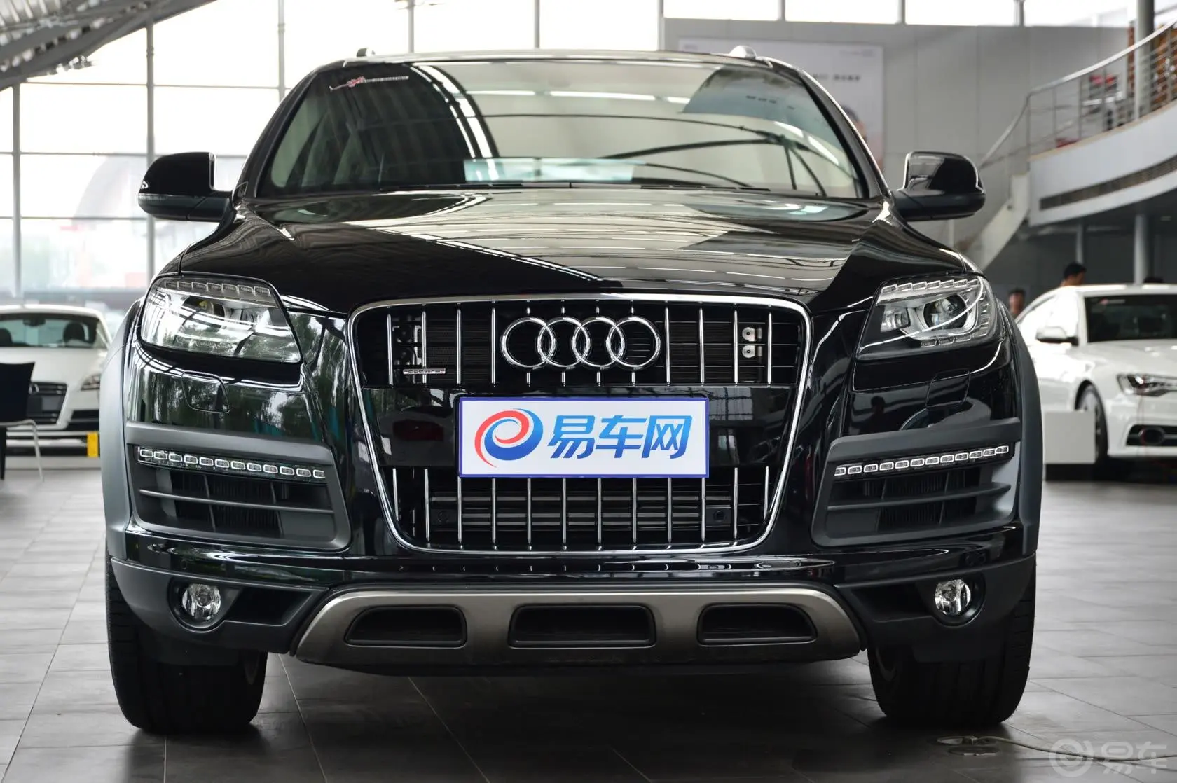 奥迪Q735 TFSI quattro 越野型正前水平