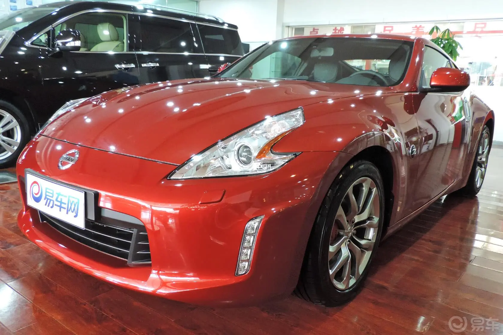 日产370Z370Z  Coupe侧前45度车头向左水平