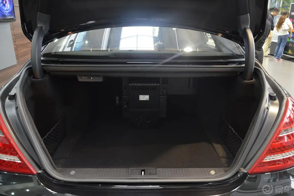 奔驰S级500L 4MATIC Grand行李箱空间
