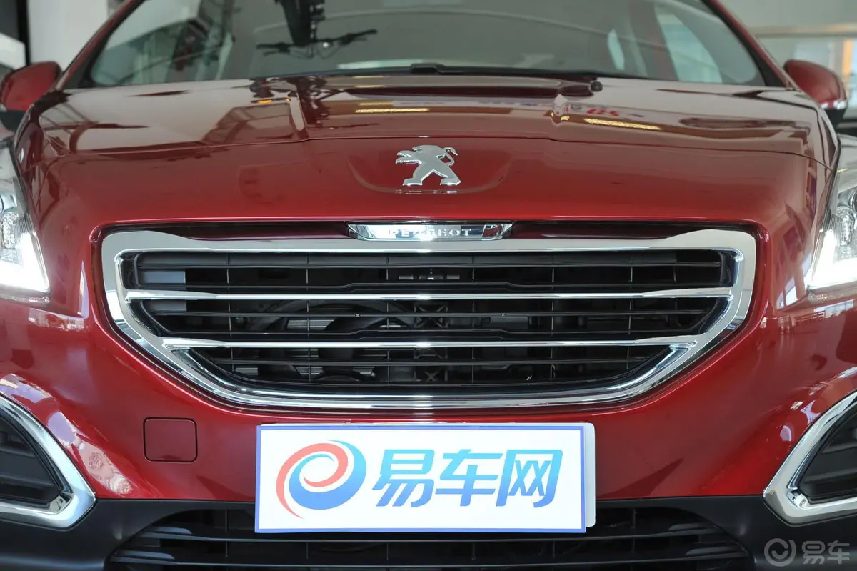 标致30082.0L 自动 经典版前格栅侧俯拍