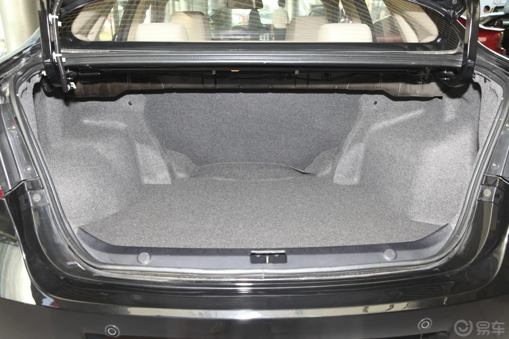 V5菱致1.5L CVT 舒适型行李箱空间