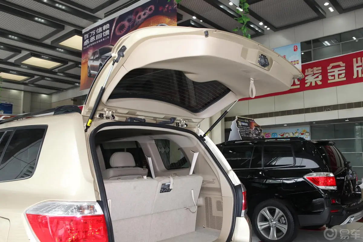 汉兰达2.7L 自动 两驱 豪华型 7座行李厢开口范围