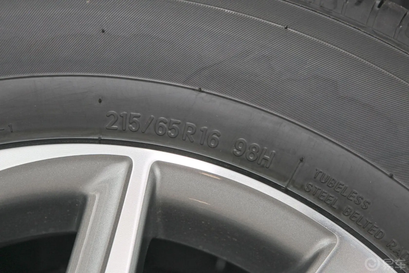 埃尔法3.5L 手自一体 尊贵版轮胎规格