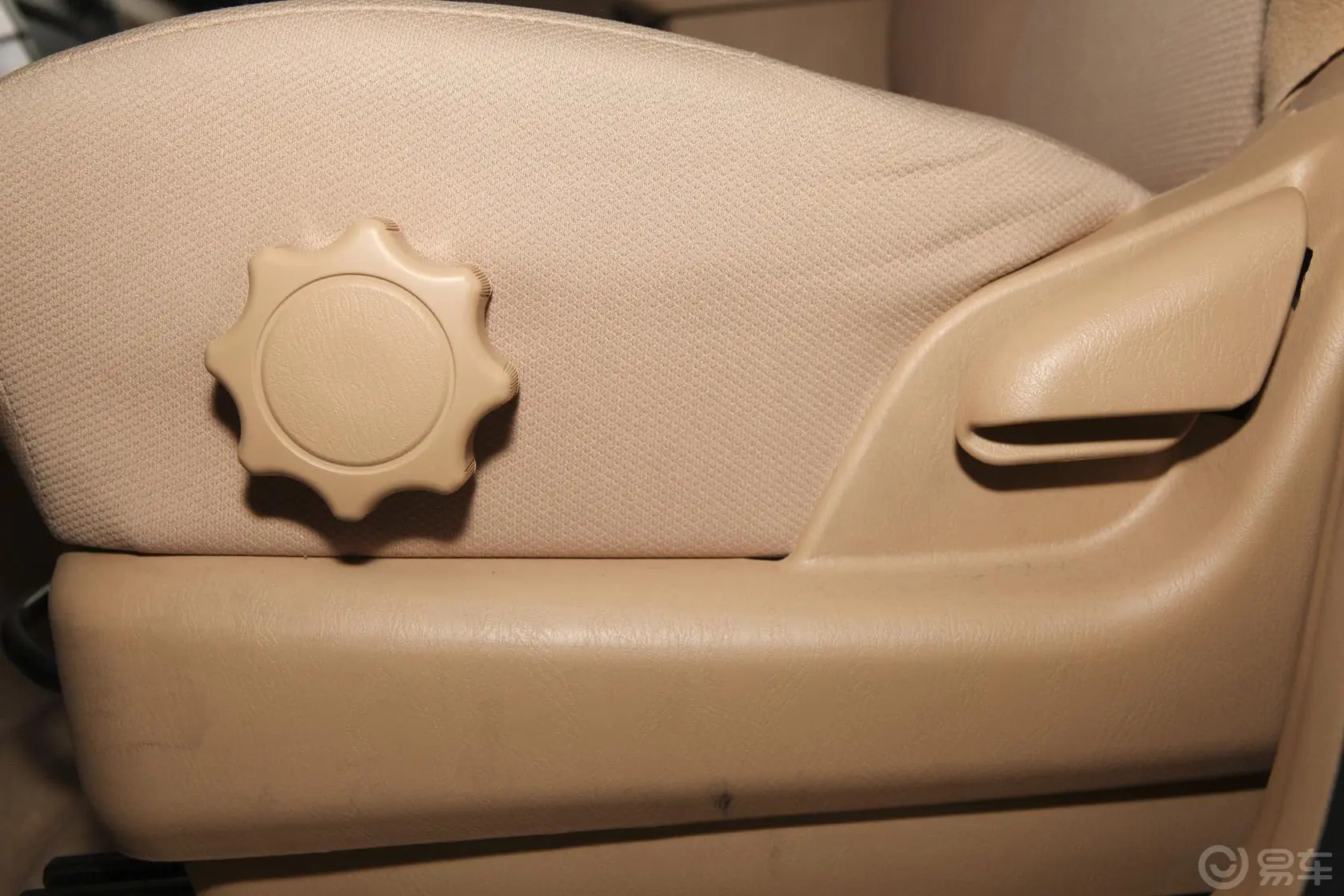 瑞虎精英版 1.6S 手动 舒适型座椅调节键