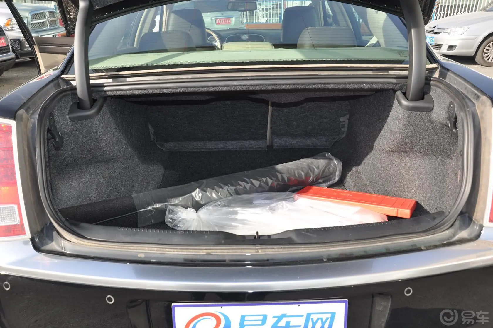 克莱斯勒3003.6L 手自一体 尊崇版行李箱空间