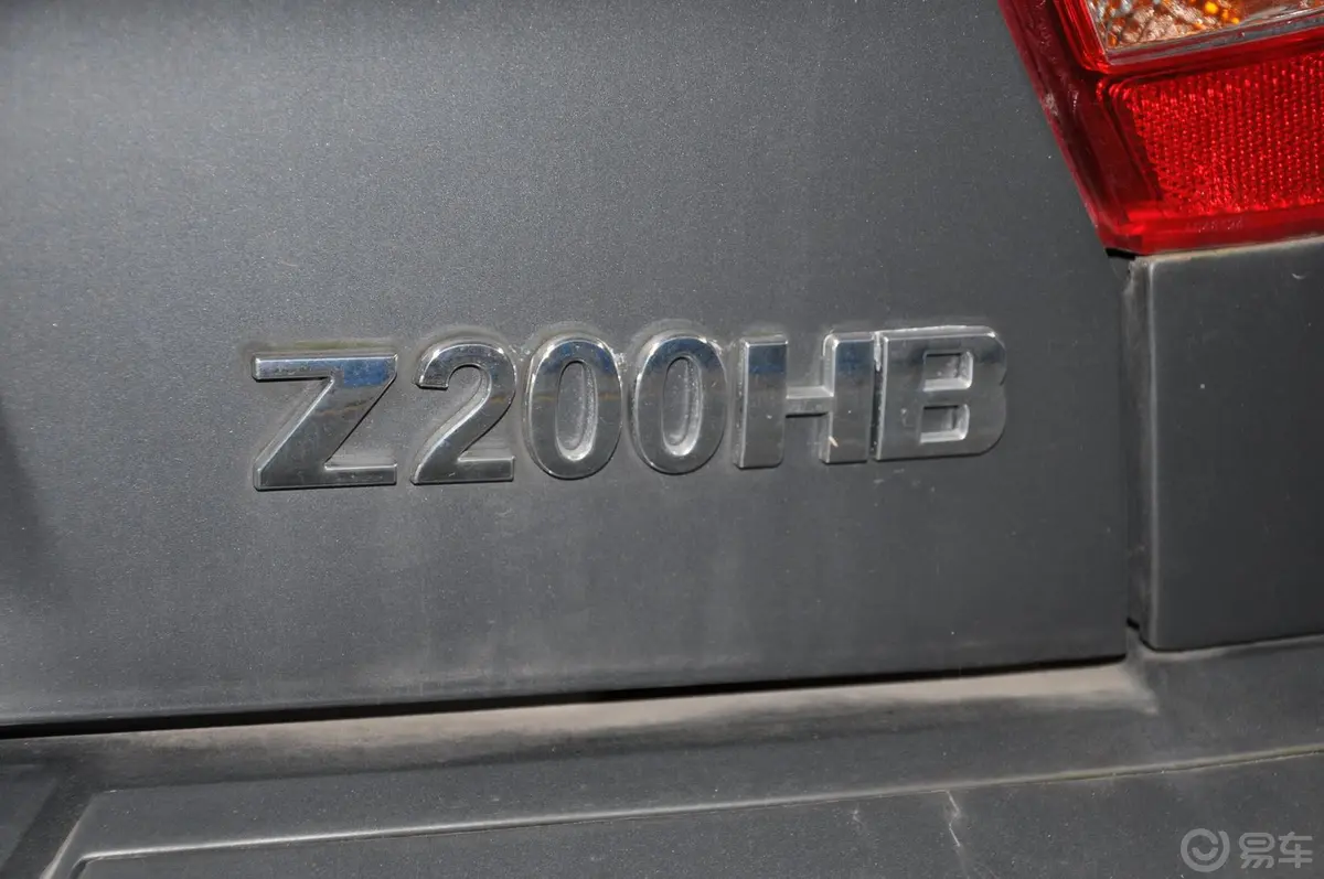 众泰Z200HB1.5 手动豪华型尾标