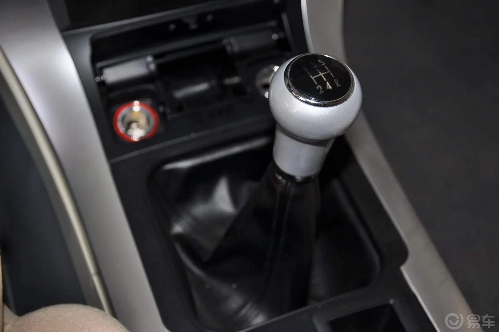 萨普Z 2.8L 手动 汽油4Y换挡装置