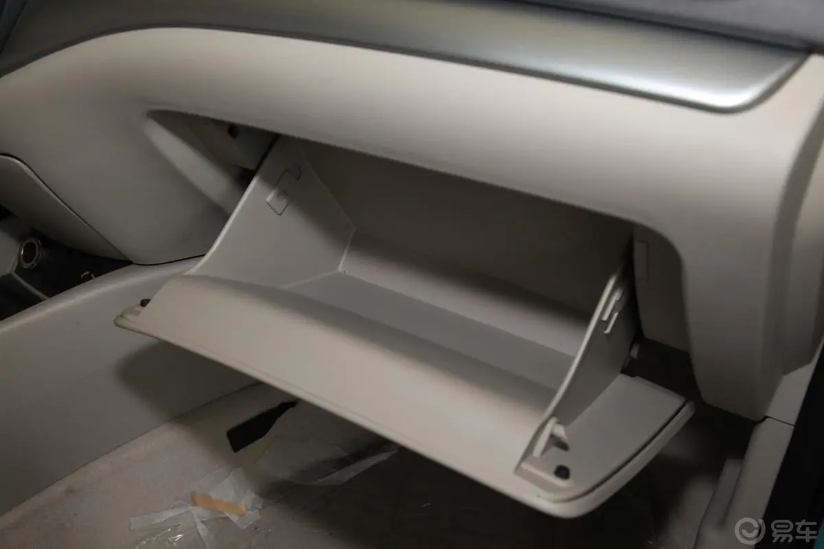 悦翔V51.5L 手自一体 梦幻型手套箱