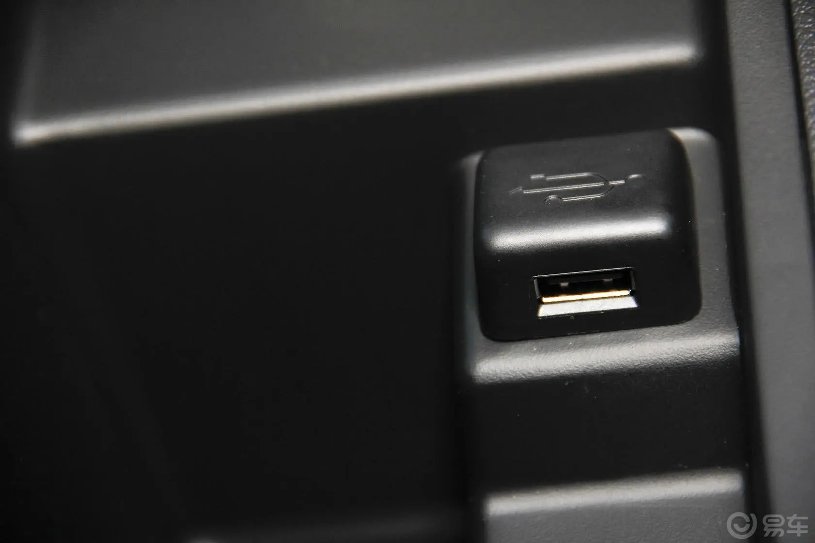 标致4081.6L 手动 舒适版USB接口