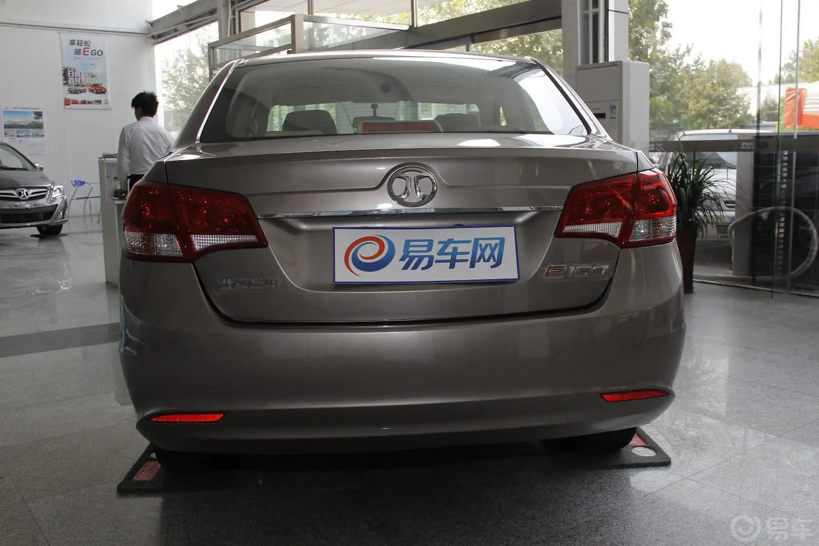 北京汽车E系列三厢 1.5L 手动 乐尚版正后水平