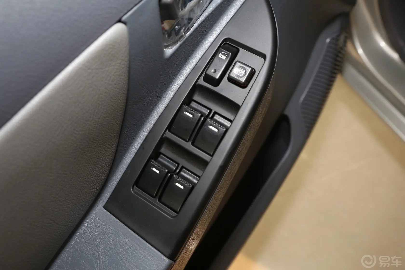 金刚2代 1.5L 手动 标准型 CNG车窗升降键