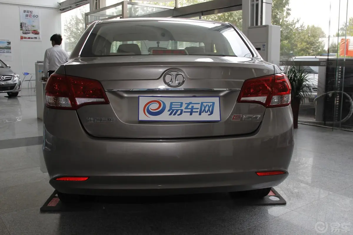 北京汽车E系列三厢 1.3L 手动 乐天版正后水平