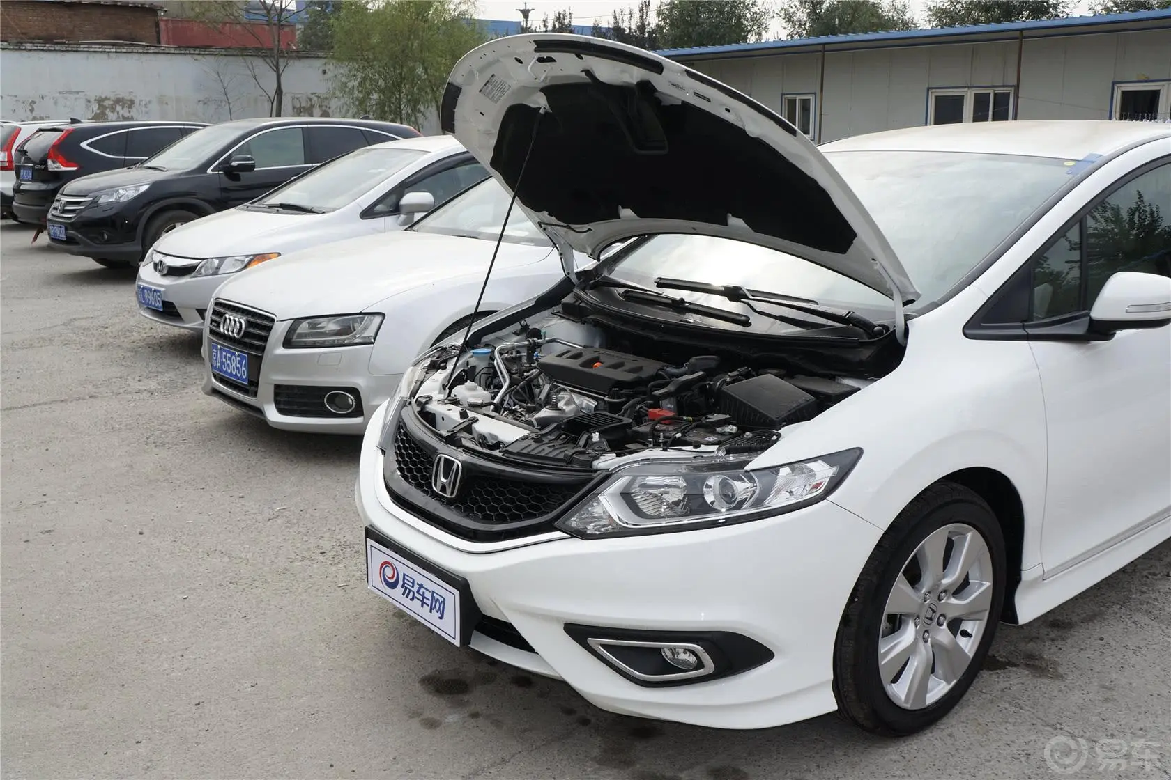 杰德1.8L 5AT 舒适型（五座）发动机盖开启