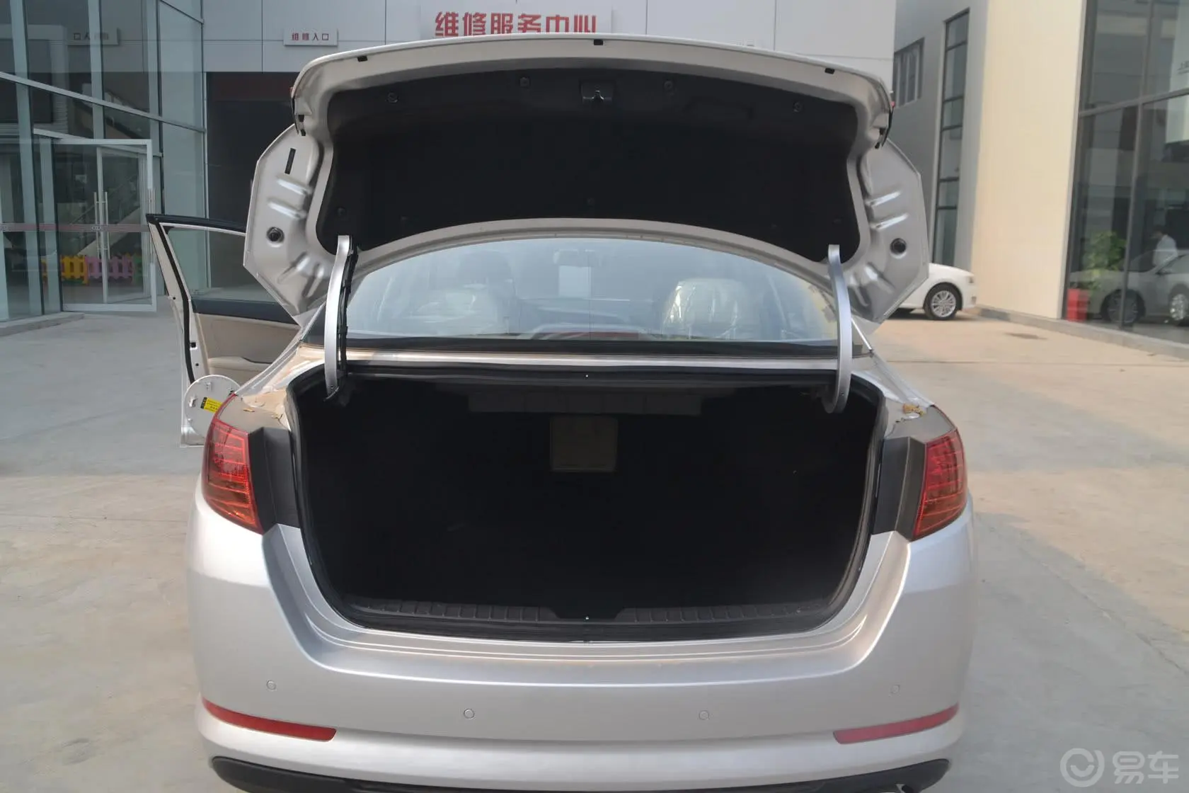 起亚K52.0L 自动 GL行李箱空间