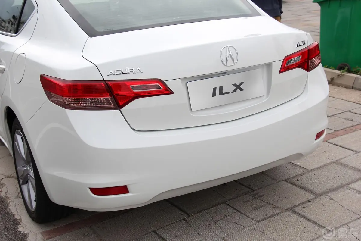 讴歌ILX2.0L 精锐版外观