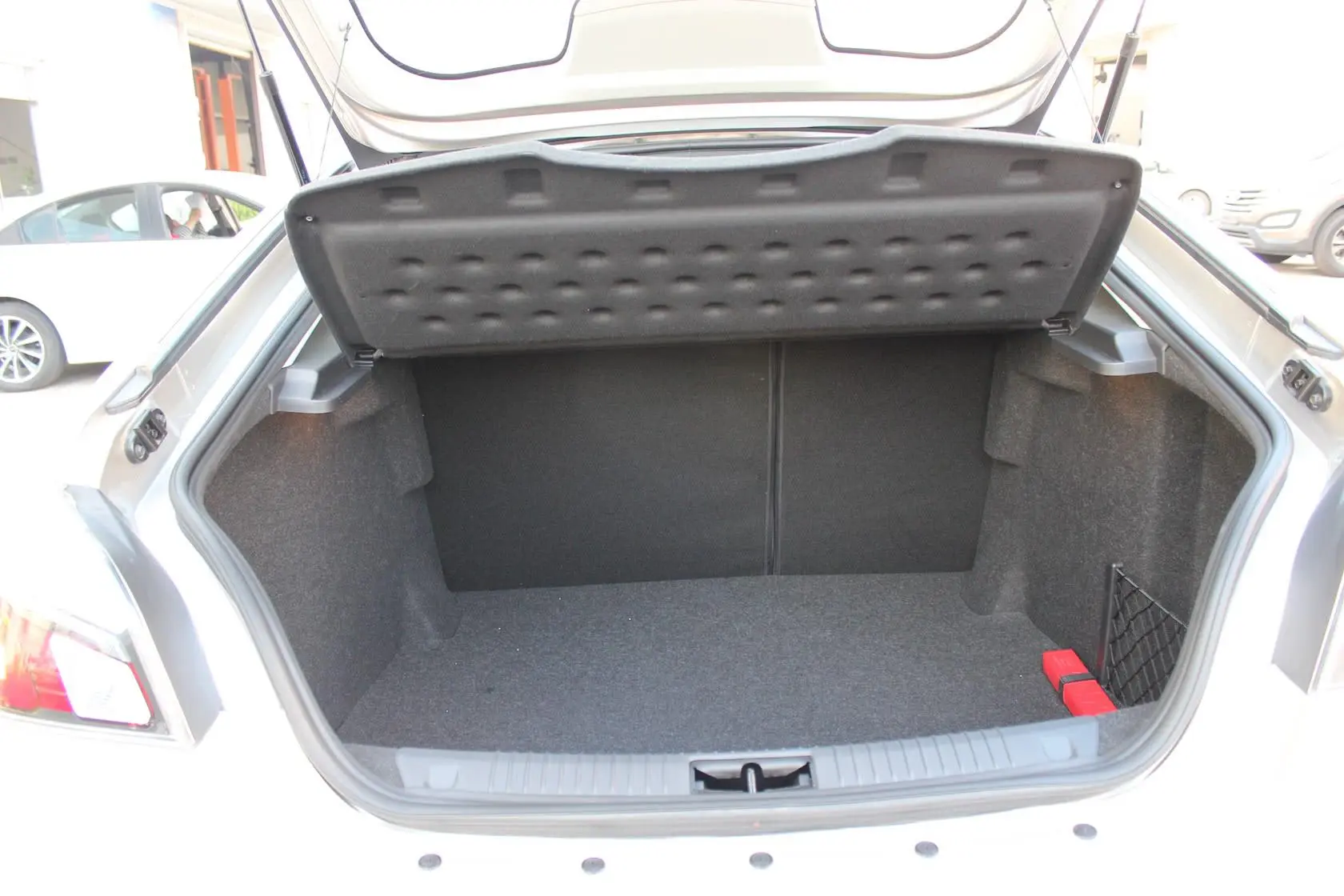 MG6掀背 1.8L AT 驾值版行李箱空间