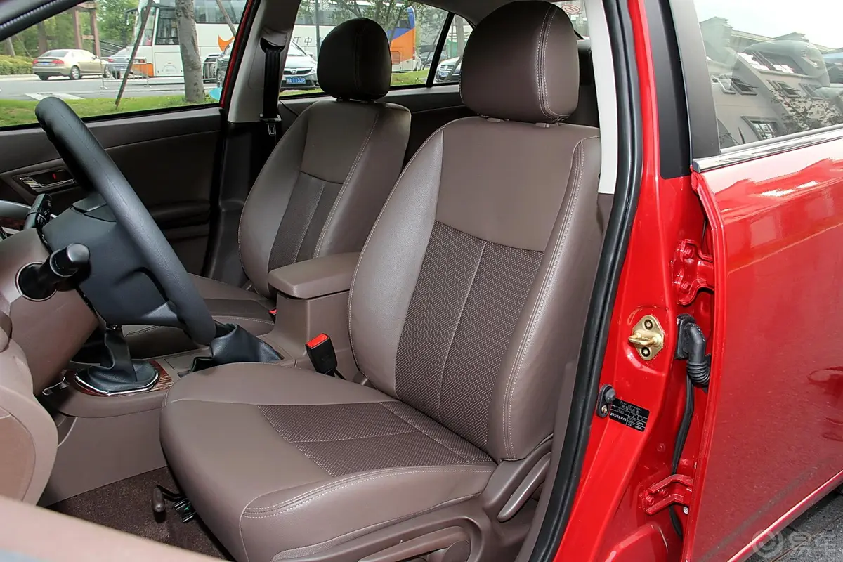 众泰Z3001.5L 都市版 手动 豪华型驾驶员座椅