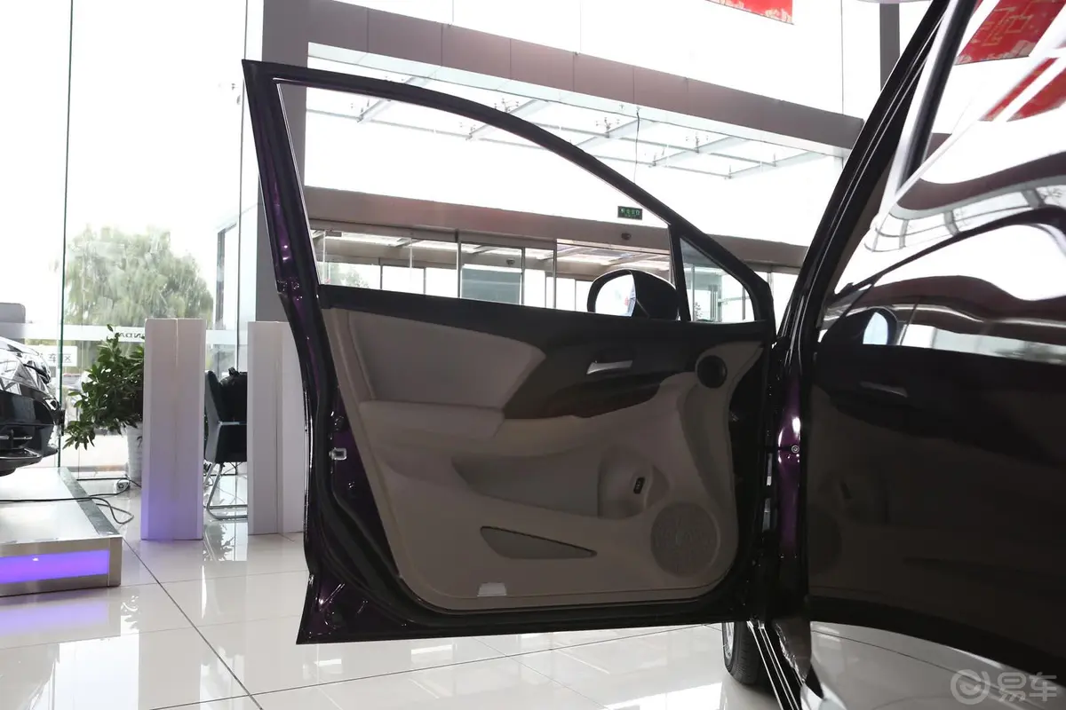奥德赛2.4L 自动 豪华版驾驶员侧车门内门板