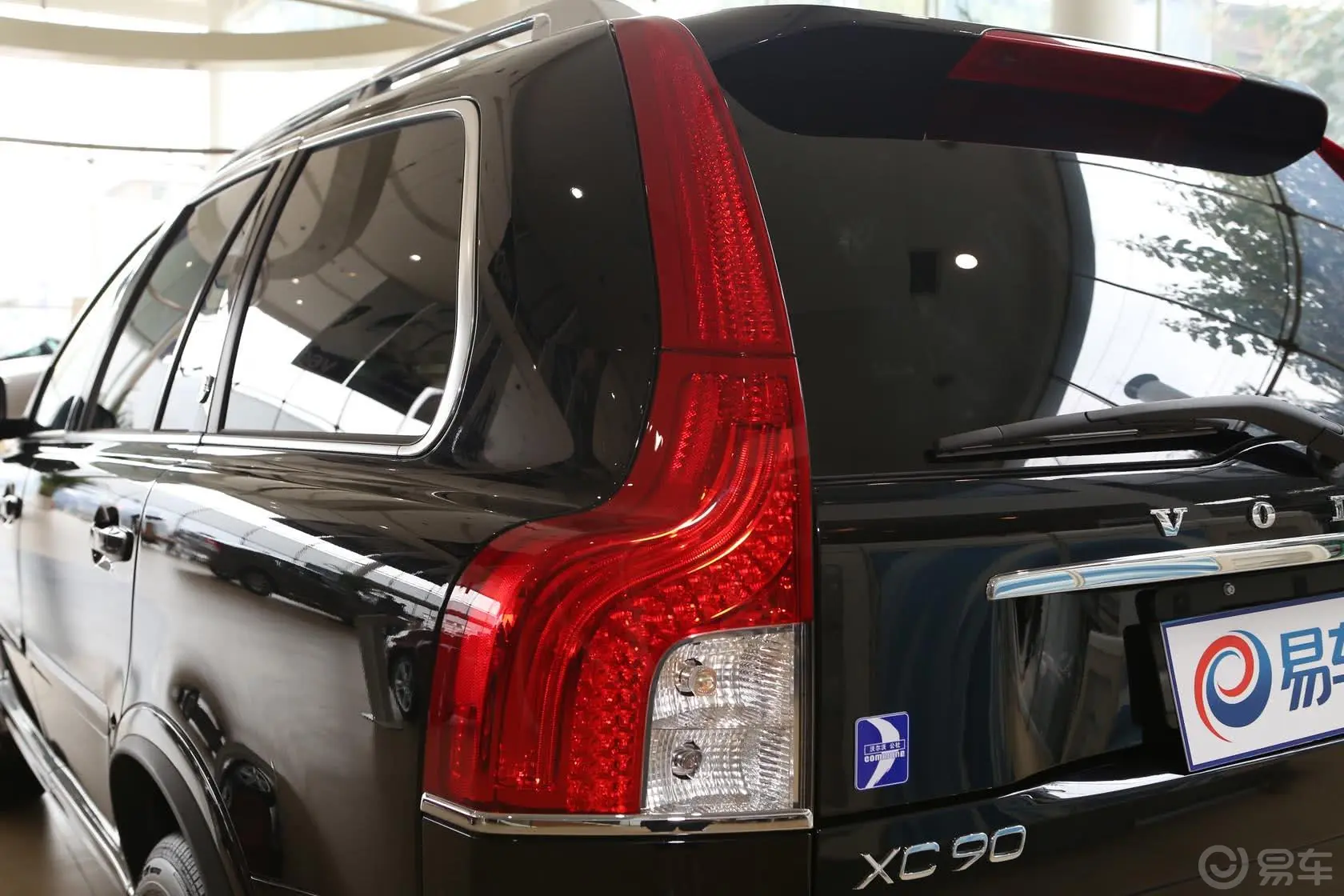 沃尔沃XC902.5T T5 豪华版尾灯侧45度俯拍