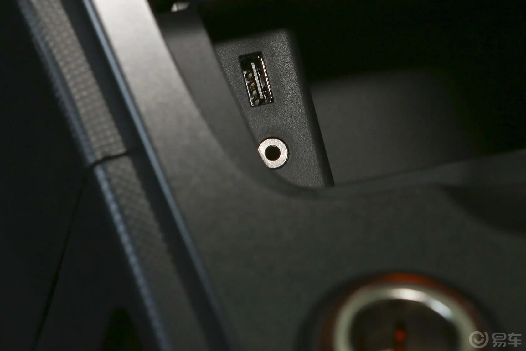 传祺GA31.6L 手动 尊贵ESP版USB接口