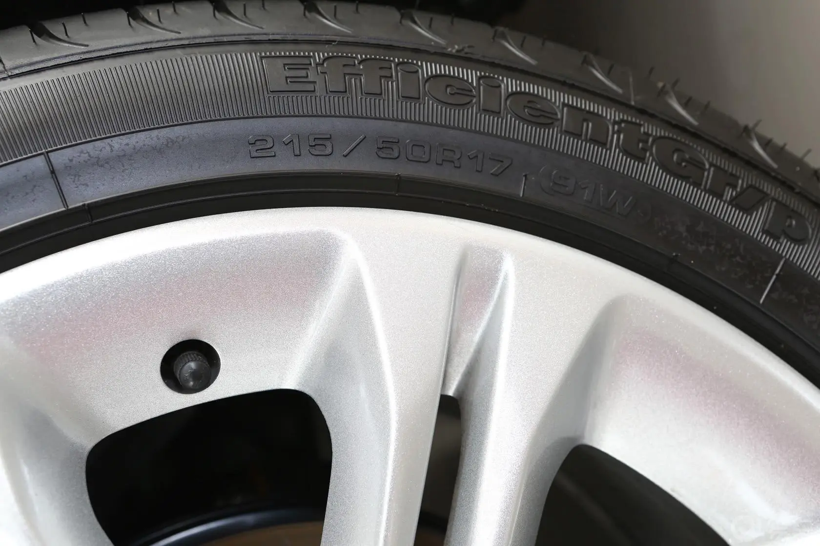 荣威550550G 1.8T 双离合 品仕版轮胎规格